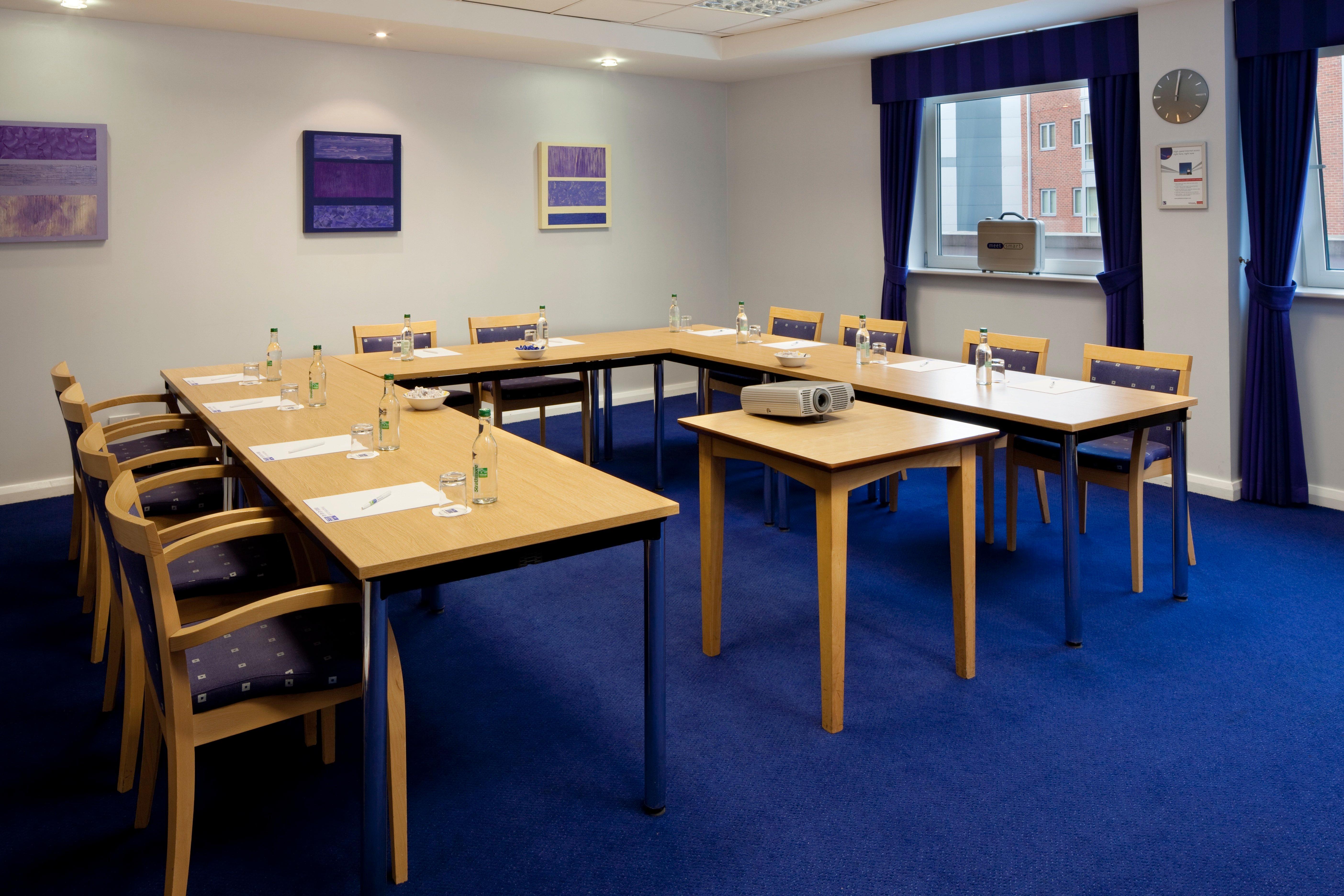 Holiday Inn Express Portsmouth Gunwharf Quays By Ihg Exterior photo